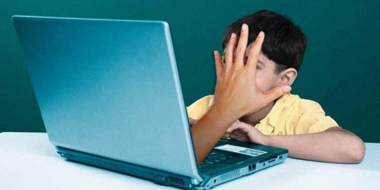 كيف تحمي أطفالك على الإنترنت في 3 خطوات؟