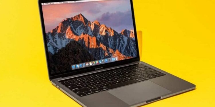 أخيرا.. أبل تعتذر للمستخدمين بسبب MacBook