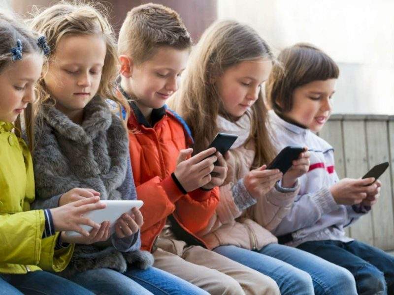 Family Link.. كيف تتحكم في هاتف طفلك دون المساس بخصوصياته؟