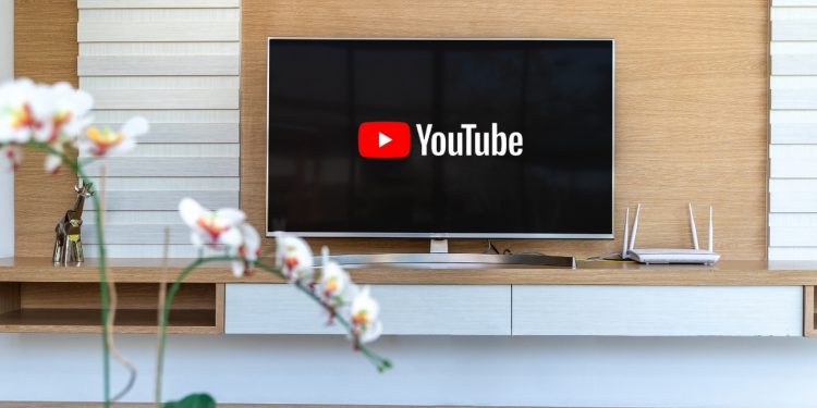 YouTube يدعم تسجيل الدخول على أجهزة التلفاز الذكية من خلال الهاتف