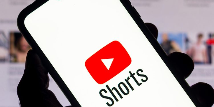 يوتيوب تختبر ميزة التعليق الصوتي على خدمة YouTube Shorts