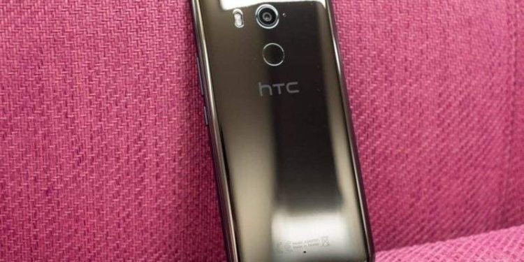 تعرف على مواصفات هاتف HTC U11+ وأبرز مميزاته وعيوبه