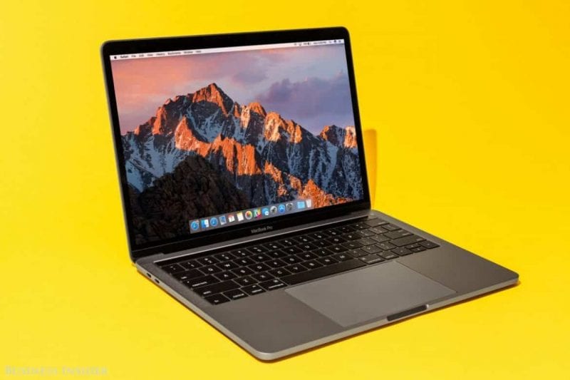 أخيرا.. أبل تعتذر للمستخدمين بسبب MacBook